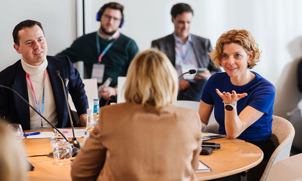 yvonne-oswald-moderatorin-moderation-konferenz